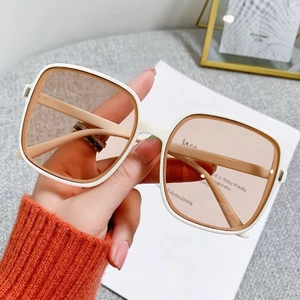 Mắt kính râm mát thời trang nữ quá khổ màu Gradient Hottrend chống tia bức xạ và bảo vệ mắt đi biển dã ngoại giá rẻ 214