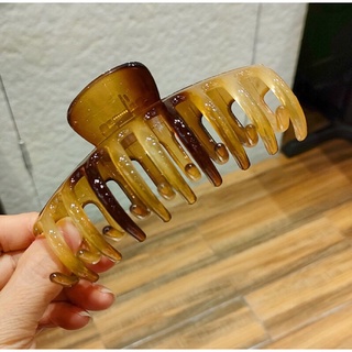 kẹp càng cua nhựa trong người lớn