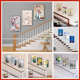 Những bức tranh treo chân cầu thang không chỉ là một món đồ trang trí độc đáo mà còn là một tác phẩm nghệ thuật đẹp mắt. Với sự tinh tế trong việc lựa chọn màu sắc và thiết kế, tranh sẽ thể hiện sự tài hoa và kỹ năng của các nghệ sĩ. Hãy tận hưởng một không gian sống động và đầy màu sắc với những bức tranh này.