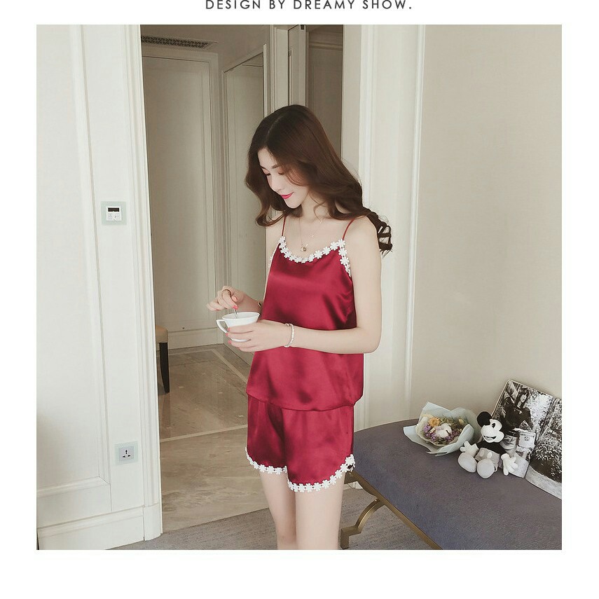 Bộ đồ lụa cho bạn gái đón hè