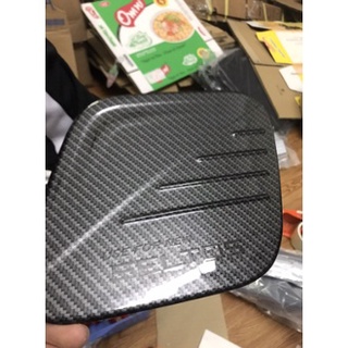 Ốp năp bình xăng xe Kia Seltos đời 2018 đến 2025 nhựa ABS vân carbon cao cấp, sáng bóng