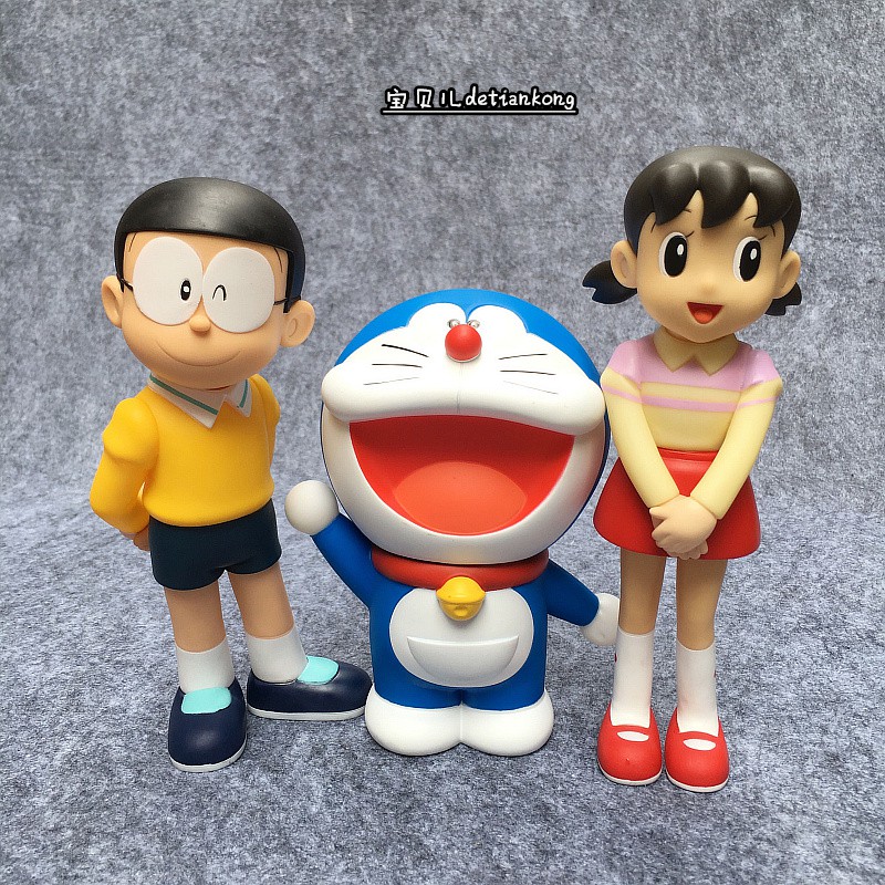 Trải nghiệm cảm giác hoạt hình của Doremon, Nobita và Xuka với mô hình độc đáo này! Với những chi tiết nhỏ điểm xuyết, bạn sẽ tận hưởng được niềm đam mê của mình với thế giới hoạt hình và có một món đồ chơi độc đáo để trưng bày trong phòng của bạn.