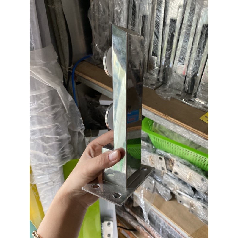 Trụ lùn Inox 304 hộp 4x20 rỗng tim 7p - Trụ lan can kính inox | Shopee ...
