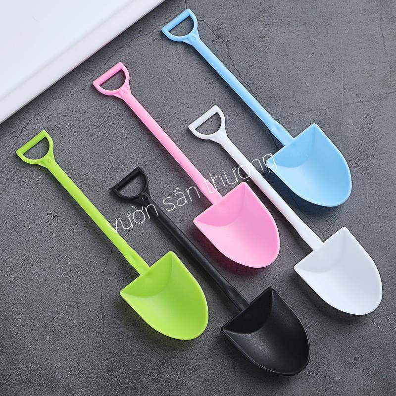 1 Cái Muỗng Nhựa Mini 12 cm, Dùng Xúc Đất Trồng Sen Đá, Xương Rồng, Tiểu Cảnh Nhỏ Màu Ngẫu Nhiên