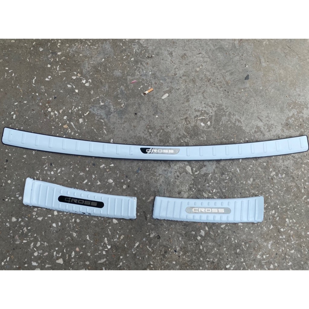 Ốp trầy cốp xe Toyota Cross 2020-2022, Chất liệu Titan cao cấp, Bộ ốp trong và ngoài cốp