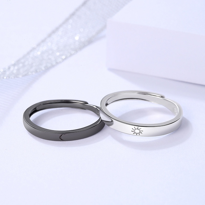 Nhẫn Cặp Màu Trắng / Đen Có Thể Điều Chỉnh Hình Trăng Sao Cho Cặp Đôi