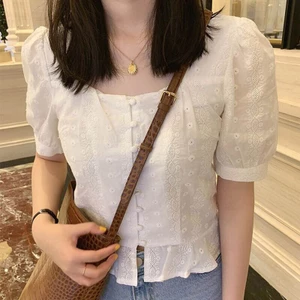 Áo sơ mi nữ cổ vuông Hàn Quốc tay ngắn thêu hoa màu trắng