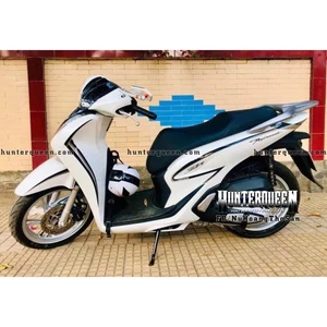 Tem chế SH. Xe màu trắng, tem chỉ đen. Đời xe 2020.