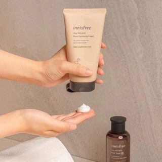 Sữa Rửa Mặt Tro Núi Se Khít Lỗ Chân Lông Innisfree Volcanic 150ml