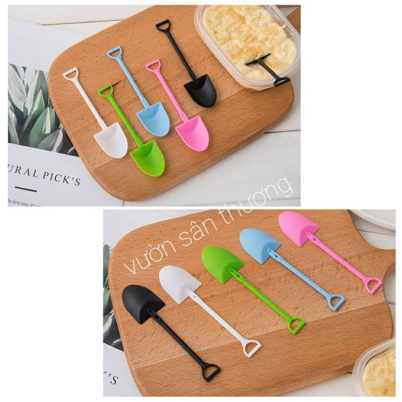 1 Cái Muỗng Nhựa Mini 12 cm, Dùng Xúc Đất Trồng Sen Đá, Xương Rồng, Tiểu Cảnh Nhỏ Màu Ngẫu Nhiên