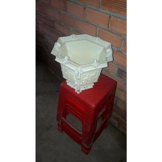 Khuôn đúc chậu lục giác rộng 25 cao 20 cm hoa văn sen trúc