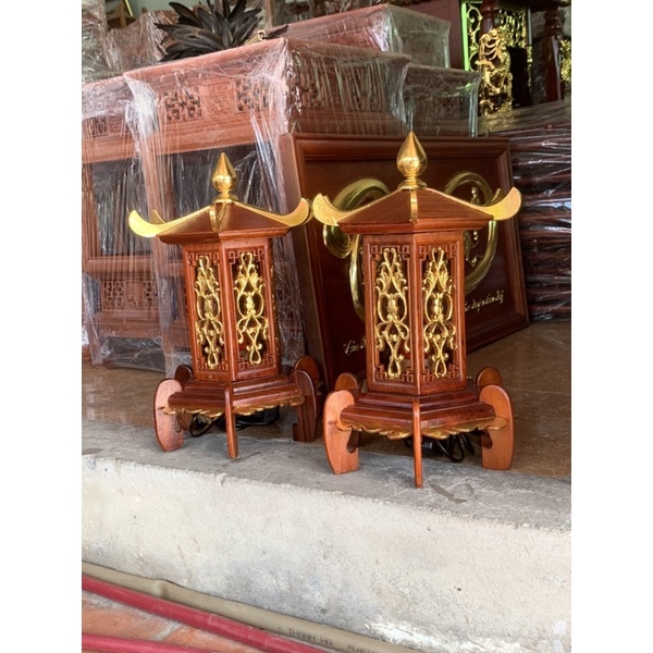 đèn thờ hình mái chùa cao 40 rộng 25 gỗ hương giá 1 cái
