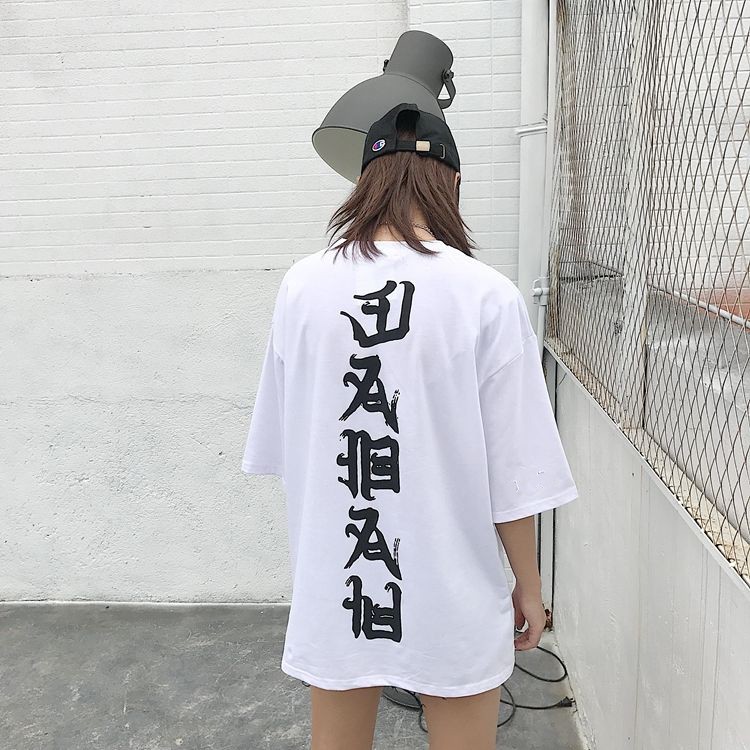 Áo thun Stee Cổ tròn  in lưng HONGKONG Words ICVCVNI Unisex Menwear