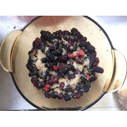 1kg gồm 500g kẹo dâu tây +500g kẹp dâu tằm