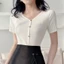 Áo thun tăm cổ V cúc gỗ ôm body A1135 KYMIE