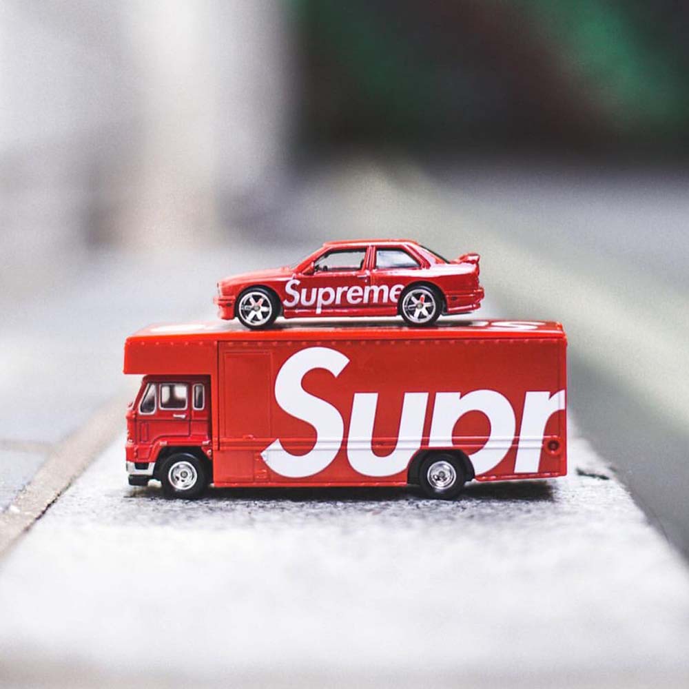 Xe mô hình Hot Wheels Team Transport SUPREME '92 BMW M3 Fleet