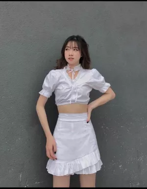 ÁO CROPTOP BODY CÓ CHUN ĐI KÈM CHÂN VÁY XINH VÀ CHOCKER ĐEO CỔ NHÉ - MINTO SET