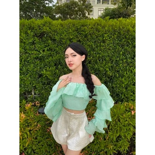 LOOK BASICC-Áo croptop trễ vai tay bèo tiểu thư