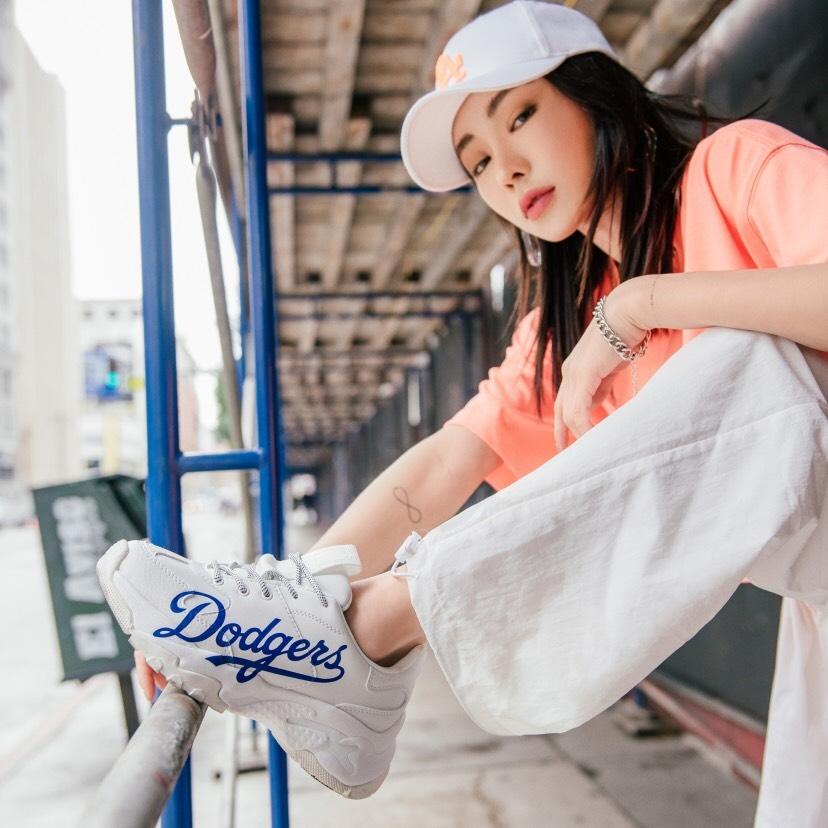 YDI ✎ Dodgers – Center Field Plaza