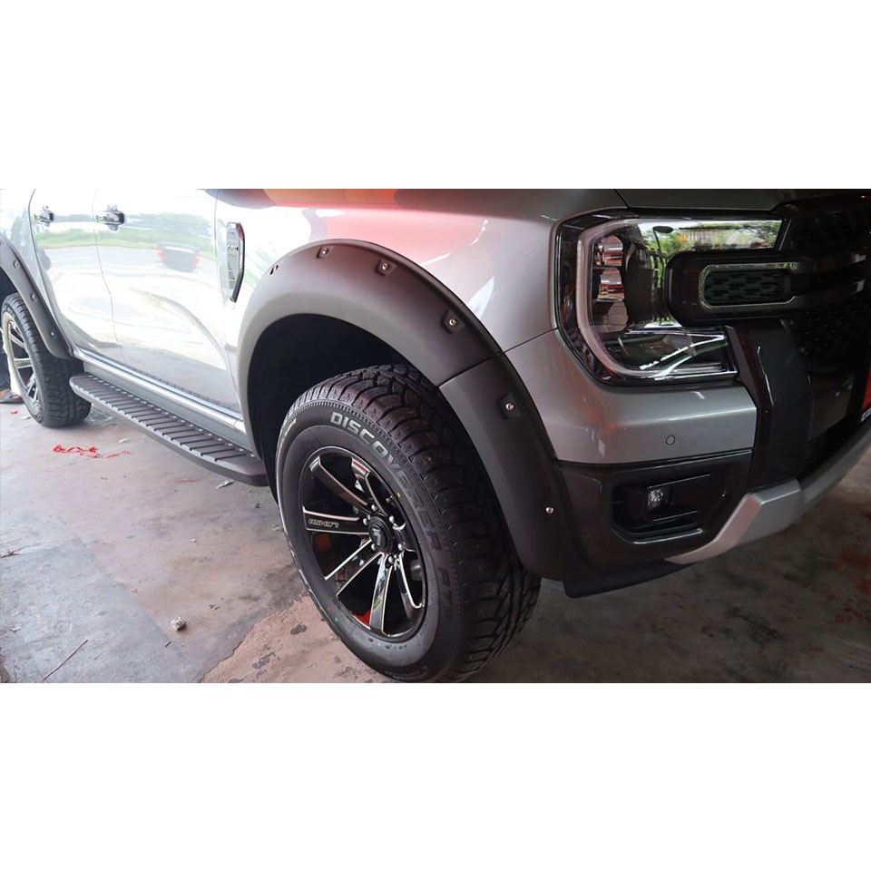 Ốp cua lốp FORD RANGER 2023-2024, Mẫu Đinh Bản To, cua bánh ranger 2022-2026