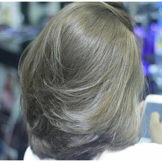 Thuốc nhuộm tóc màu nâu khói làm tóc trở nên tinh tế và duyên dáng. Màu nâu khói là sự kết hợp độc đáo giữa màu nâu và xám, cho đến phần cuối của tóc bạn vẫn nhẹ nhàng mà không quá nặng nề. Xem ngay hình ảnh liên quan đến thuốc nhuộm này để biết thêm chi tiết.