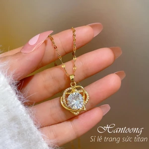 Vòng cổ titan nữ chất liệu titan không gỉ dây chuyền titan mặt trái tim đá pha lê cao cấp sang trọng mẫu mới nhất