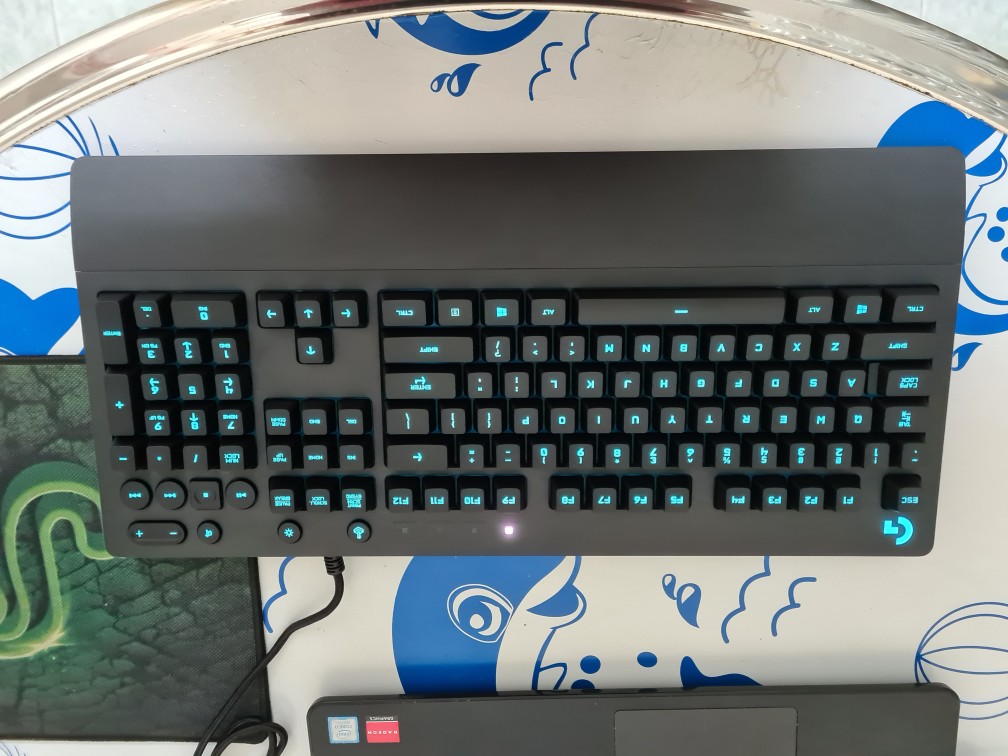 Cụm phím trên Logitech G213 Prodigy