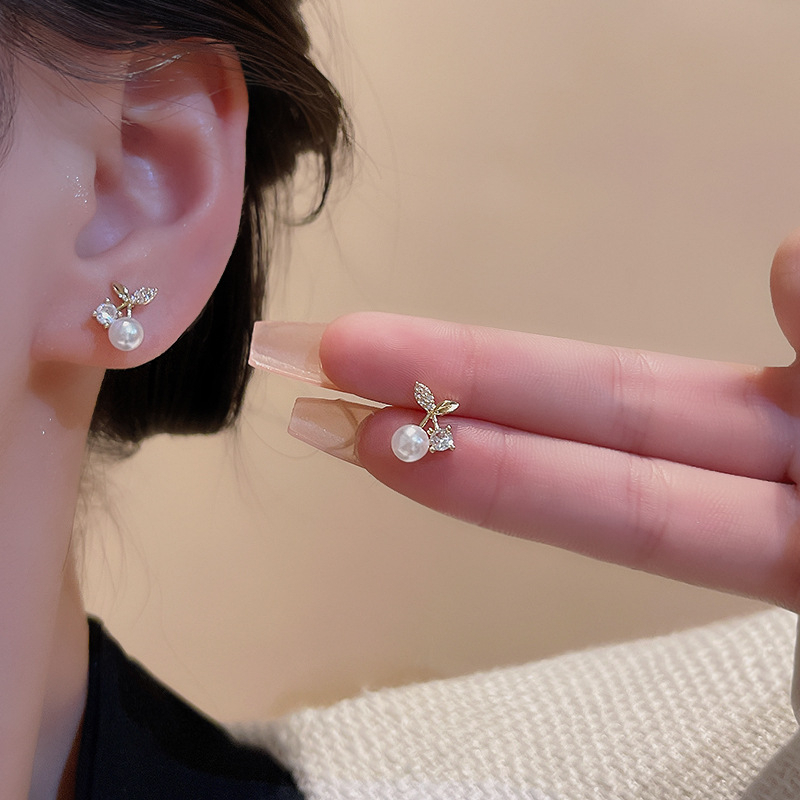 Bông Tai Mạ Bạc 925 Hình Chiếc Lá Đính Ngọc Trai Mini Sang Trọng