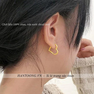 Khuyên tai titan không gỉ mạ vàng 18k thiết kế hình vòng trái tim mới lạ thời trang dành cho nữ