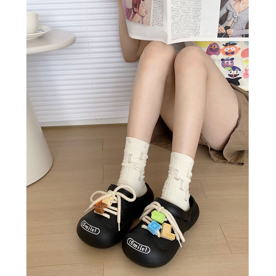 Giày Lỗ Cặp Đôi Baotou Dép ins Phong Cách Dép Đế Dày Dép Phẳng Chống Thấm Nước Chống Trơn Trượt Baotou Giày Đi Biển Ngoài Trời EVA Nhẹ Dép Size Lớn Giày Đi Biển