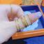 Nhẫn titan nữ không gỉ mạ vàng 18k thiết kế khắc hoạ tiết hình thoi bản nhỏ thời trang đơn giản thanh nhã