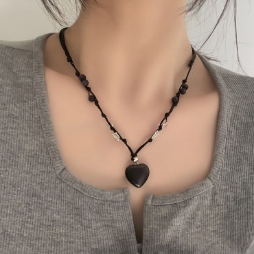 Vòng cổ Mặt Trái Tim Đính Đá Opal Màu Đen