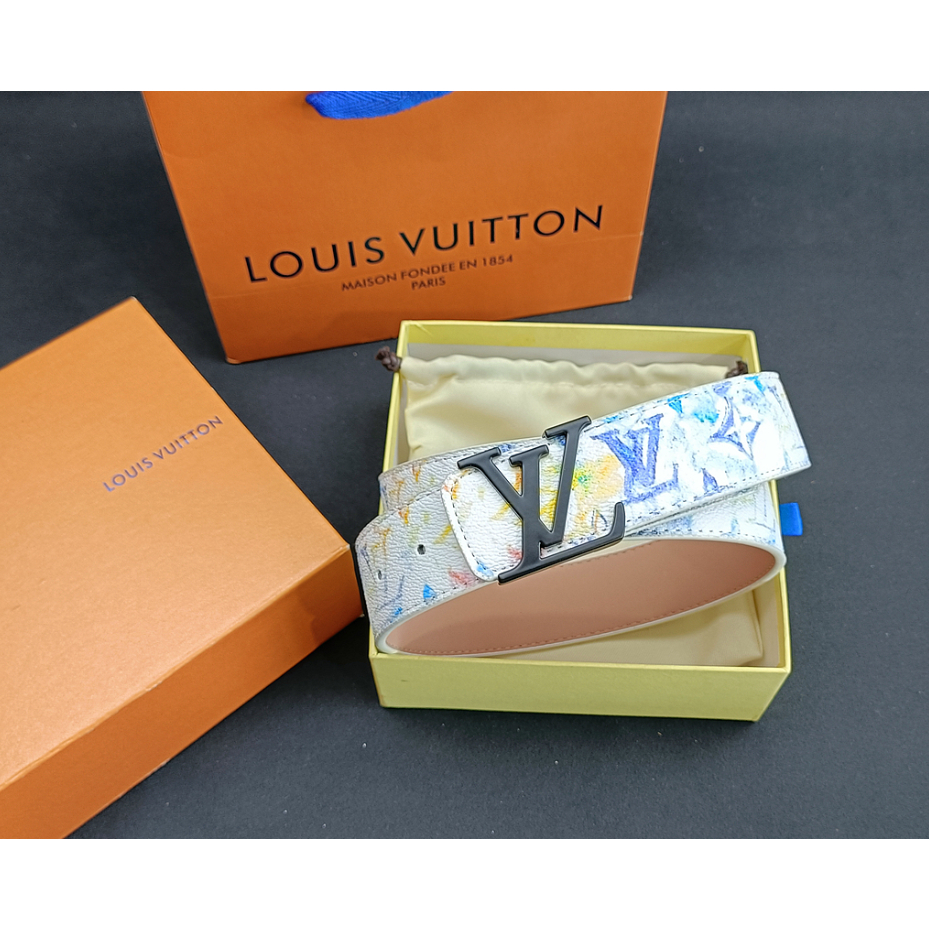 Louis Vuitton Men's Light Gray Leather LV Prism 40 MM Belt M0165
