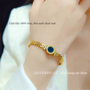 Vòng tay nữ làm bằng titan không gỉ mạ vàng 18k thiết kế mặt khắc số la mã thời trang sang trọng