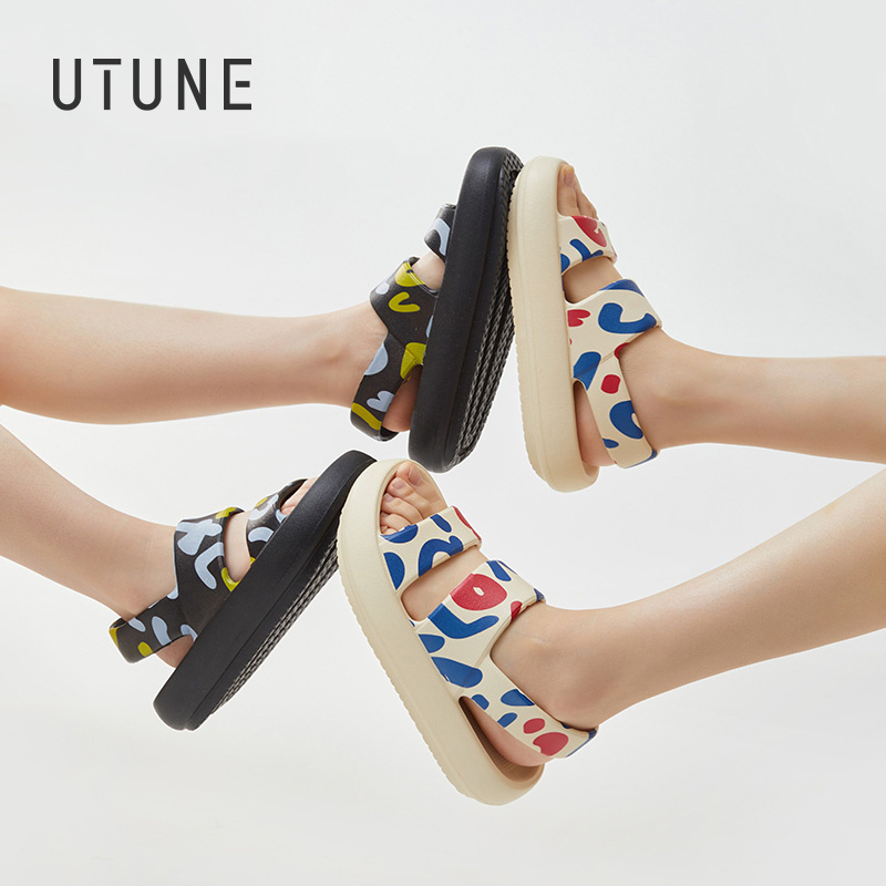 UTUNE Dép sandal nữ in họa tiết đế dày 4cm siêu mềm đế phẳng êm ái cảm giác đi mây chống trượt dép đi biển thời trang tăng chiều cao dép sandal ngoài trời phong cách thể thao giải trí mùa hè