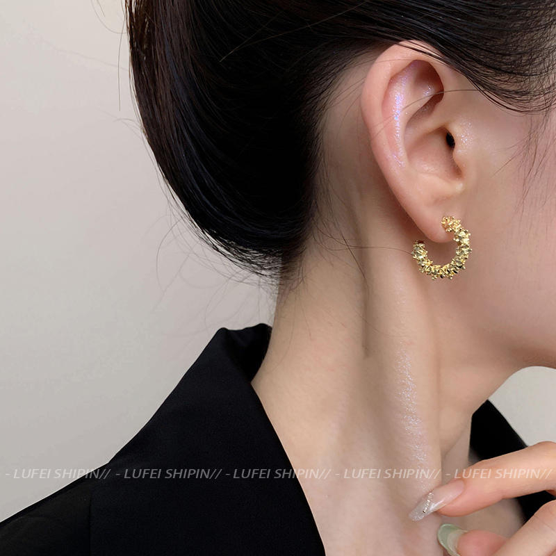 Bông tai dài nhẫn, phong cách mới 2025