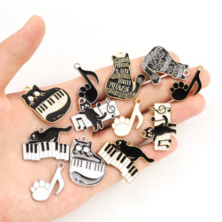 Phụ kiện hợp kim tự làm 10 cái: tráng men, mặt dây mèo, phím đàn piano, móng vuốt, âm nhạc, phim hoạt hình, điểm âm nhạc, vòng cổ, bông tai, đồ trang trí vui nhộn