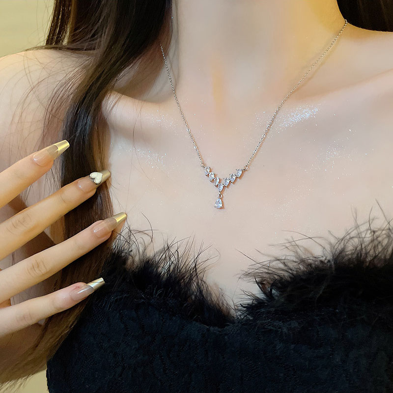 Mới Vòng Cổ choker Bằng Thép Titan Mặt Hình Giọt Nước Đính Đá zircon Thời Trang Cho Nữ