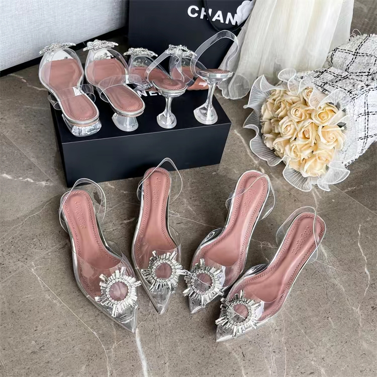 Giày cao gót trong suốt mũi kim cương giả