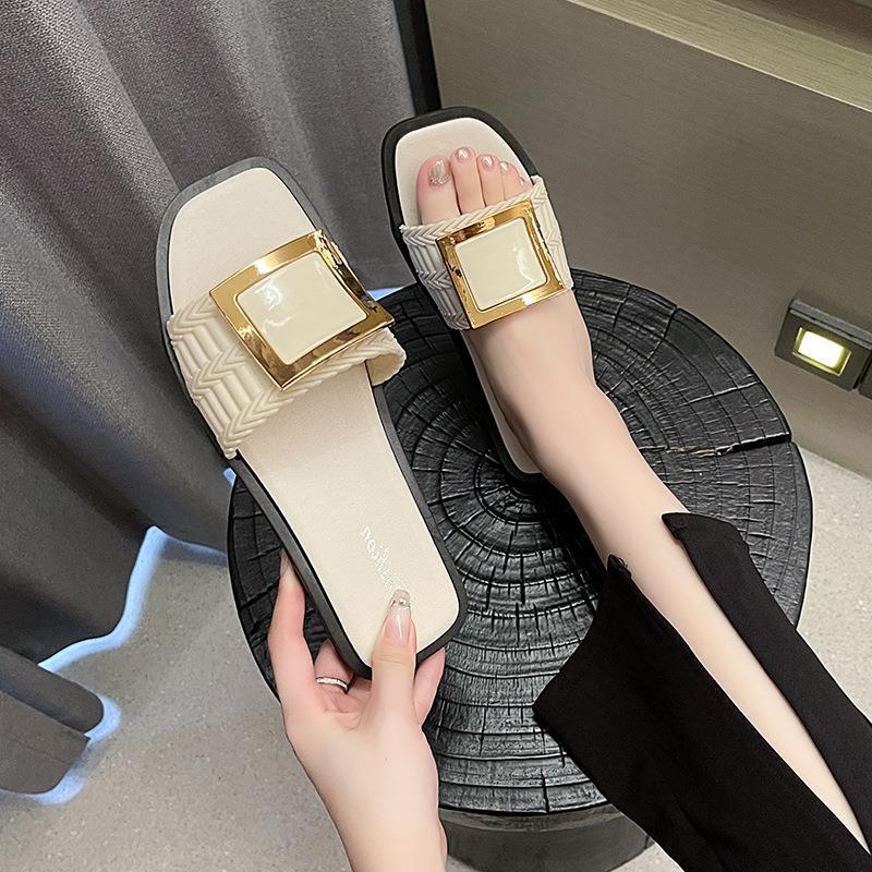 Giày Sandal Đế Bằng Mềm Mại Thoải Mái Chống Trượt Phong Cách Thời Trang Mới 2025