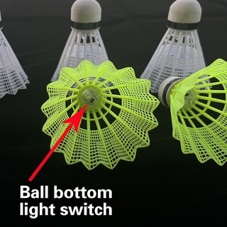 Cầu lông bằng nhựa với đèn led phát sáng đầy màu sắc độc đáo