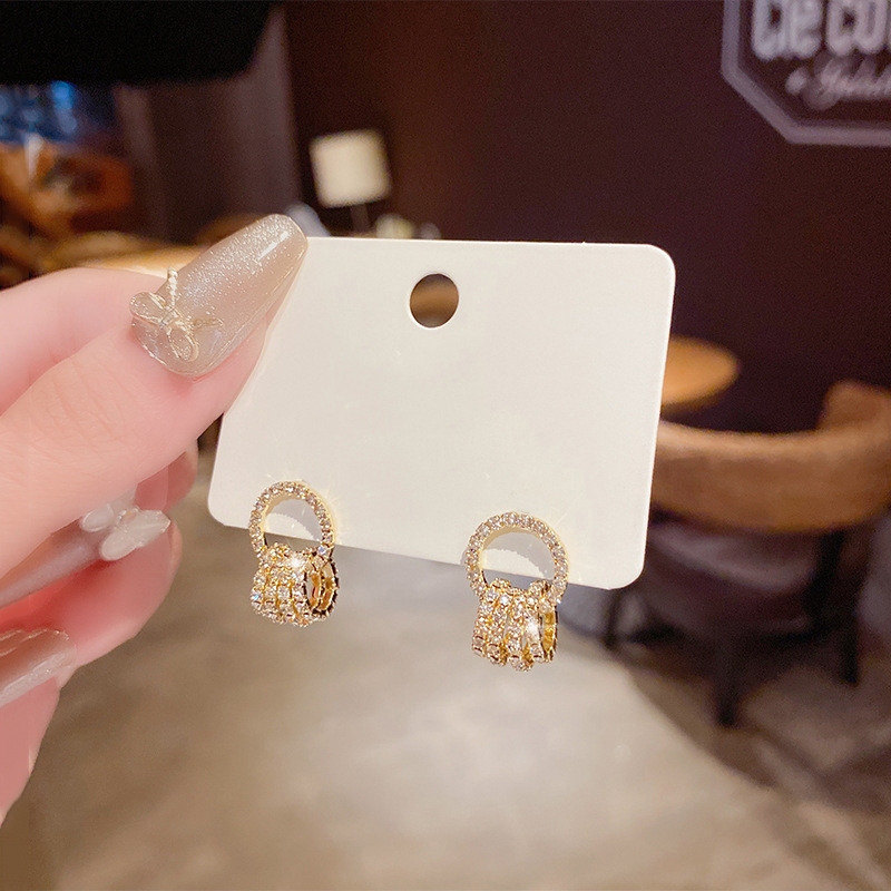 Bán Chạy! Hoa Tai Đính Kim Cương Giả Cao Cấp Thời Trang