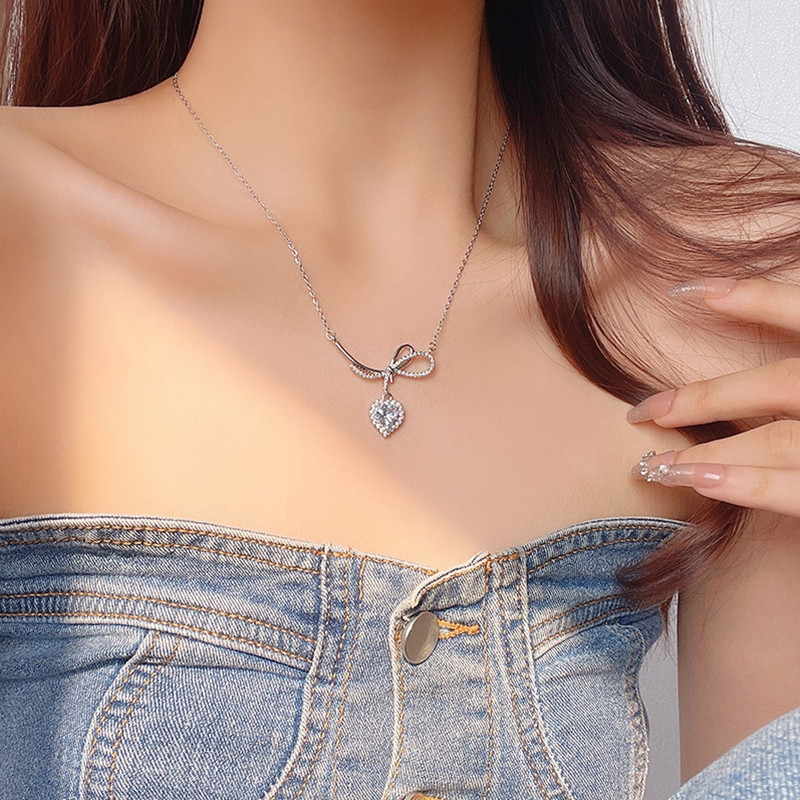 Vòng cổ Thép Titan Mặt Trái Tim Đính Đá Zircon Sang Trọng