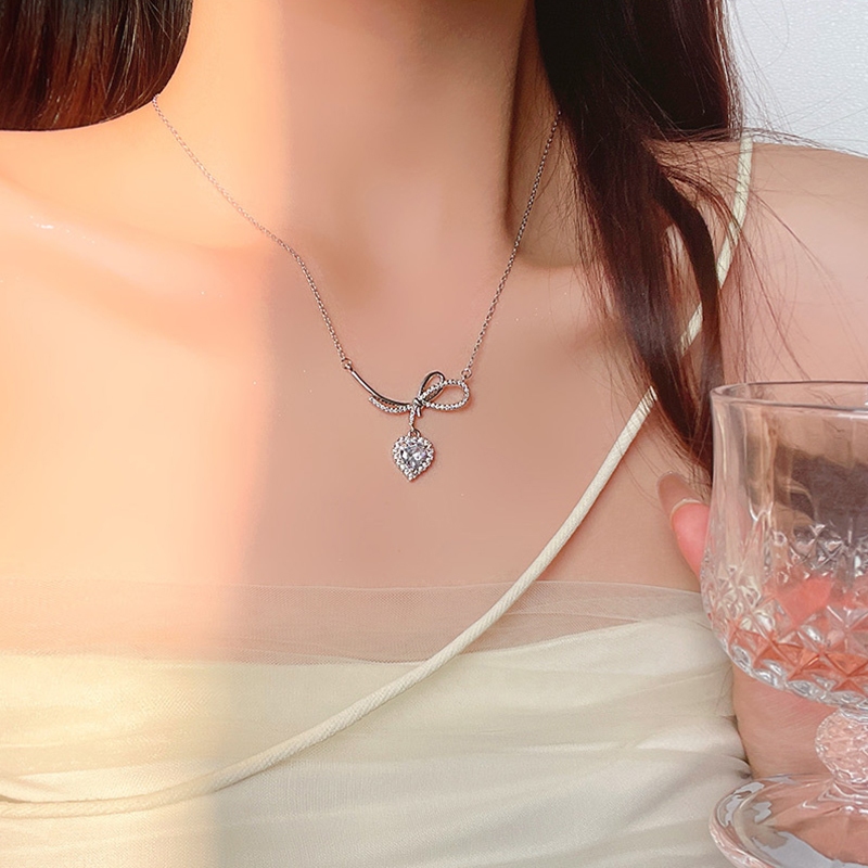 Vòng cổ Thép Titan Mặt Trái Tim Đính Đá Zircon Sang Trọng