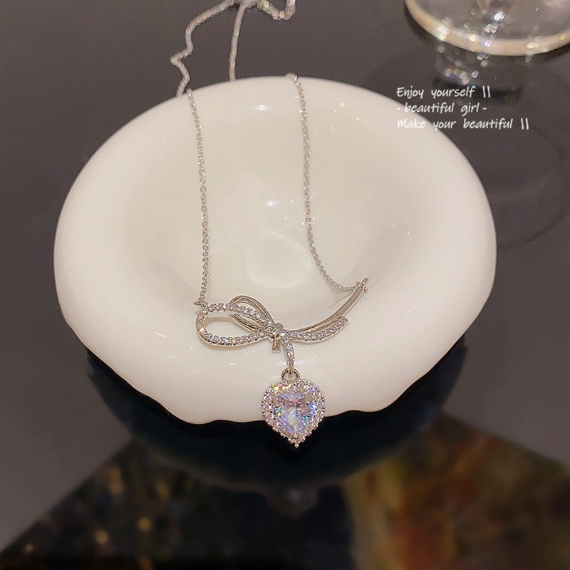 Vòng cổ Thép Titan Mặt Trái Tim Đính Đá Zircon Sang Trọng