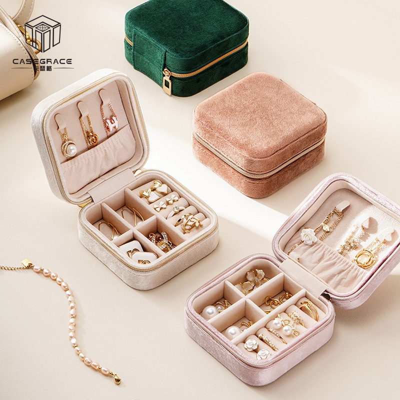 Hộp Đựng Trang Sức Bằng Nhung Sang Trọng