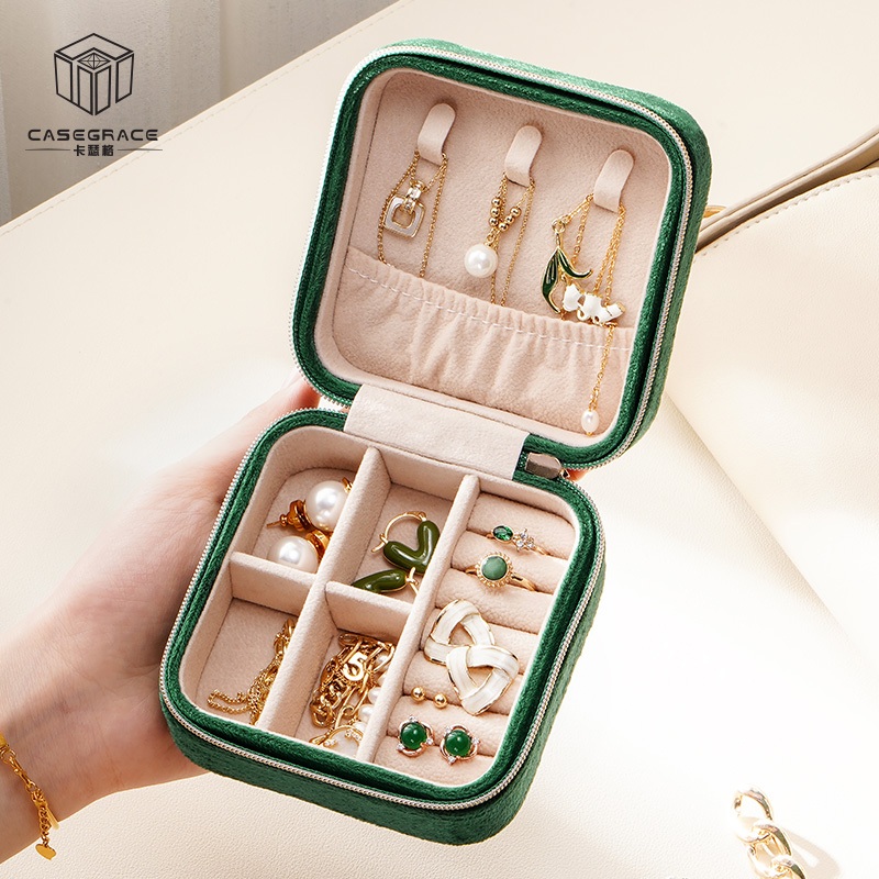 Hộp Đựng Trang Sức Bằng Nhung Sang Trọng