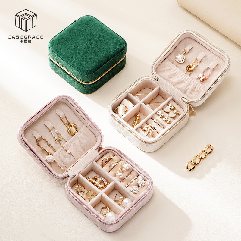 Hộp Đựng Trang Sức Bằng Nhung Sang Trọng