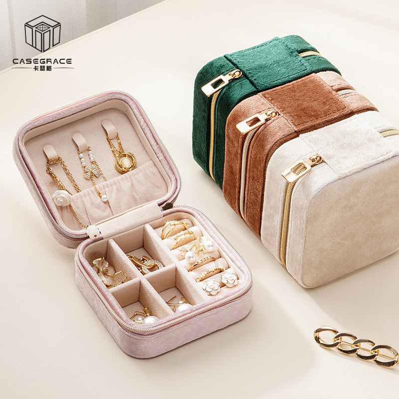Hộp Đựng Trang Sức Bằng Nhung Sang Trọng