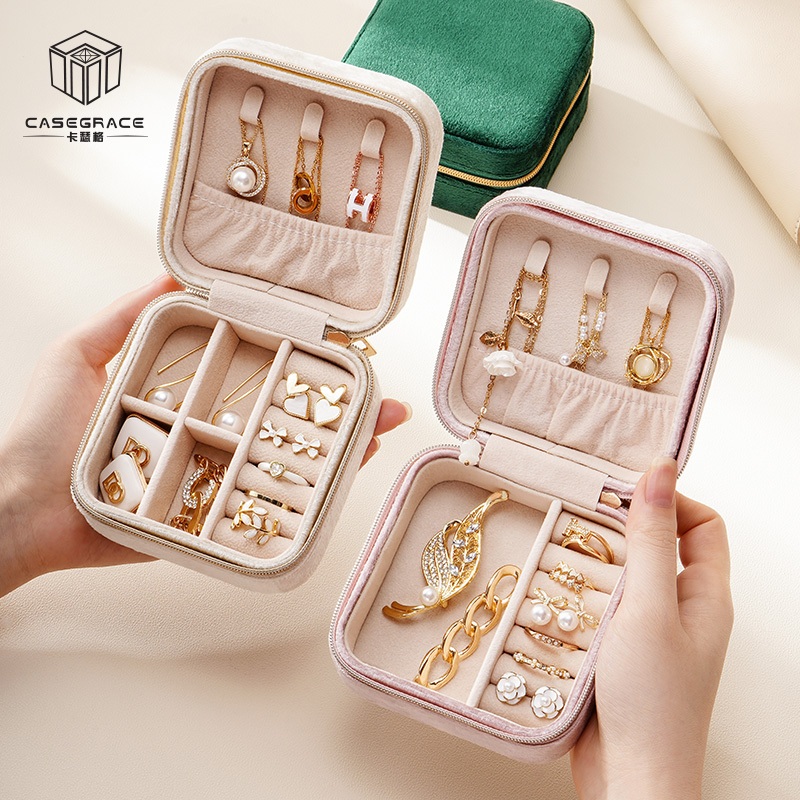 Hộp Đựng Trang Sức Bằng Nhung Sang Trọng